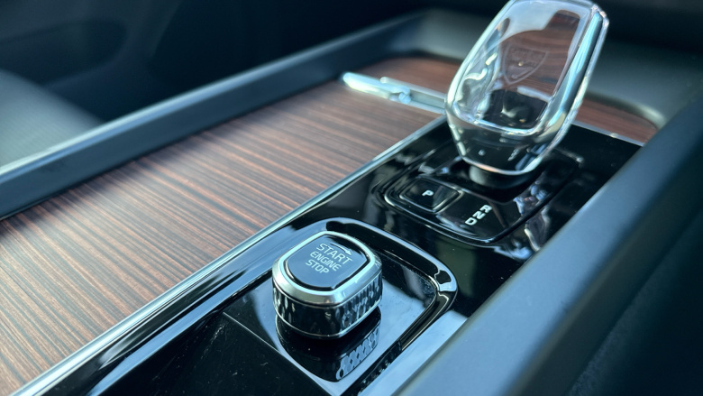 Volvo XC60 2.0 T8 [455] RC PHEV Ultimate Dark 5dr AWD Gtron Estate